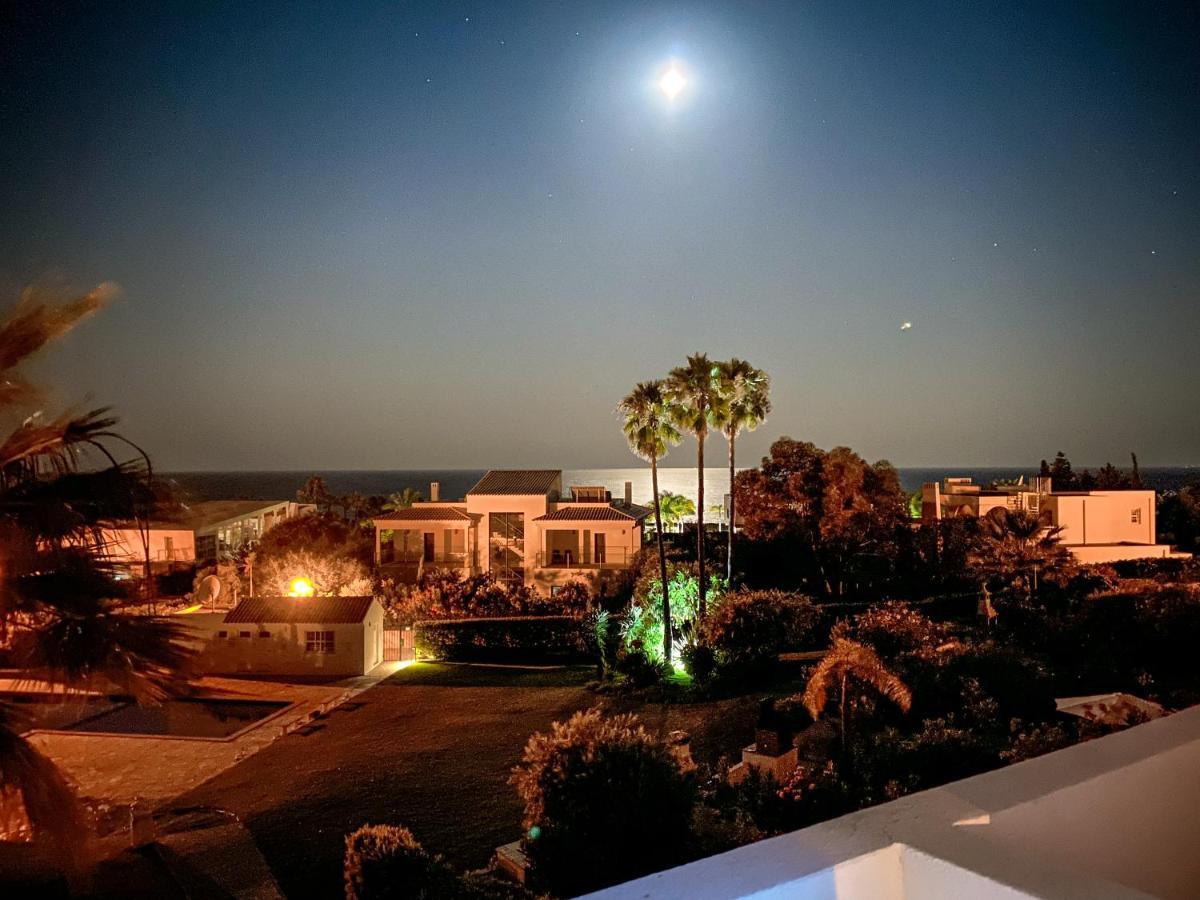 Beach Villa With Ocean View And Rooftop Cinema Guia  Exterior photo